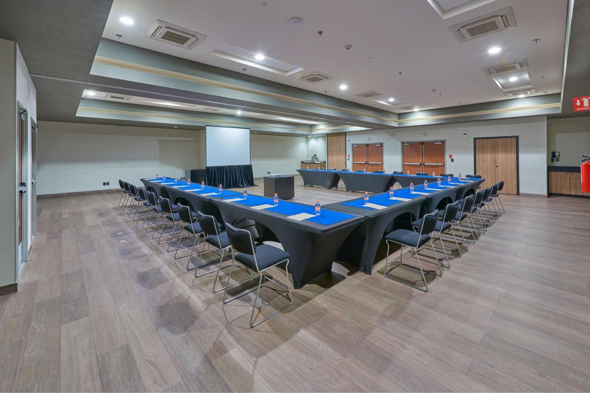 Hotel Express By Marriott Ciudad De Mundo E 3*